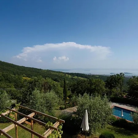 Lisciano Niccone Sleeps 10 Pool Wifi